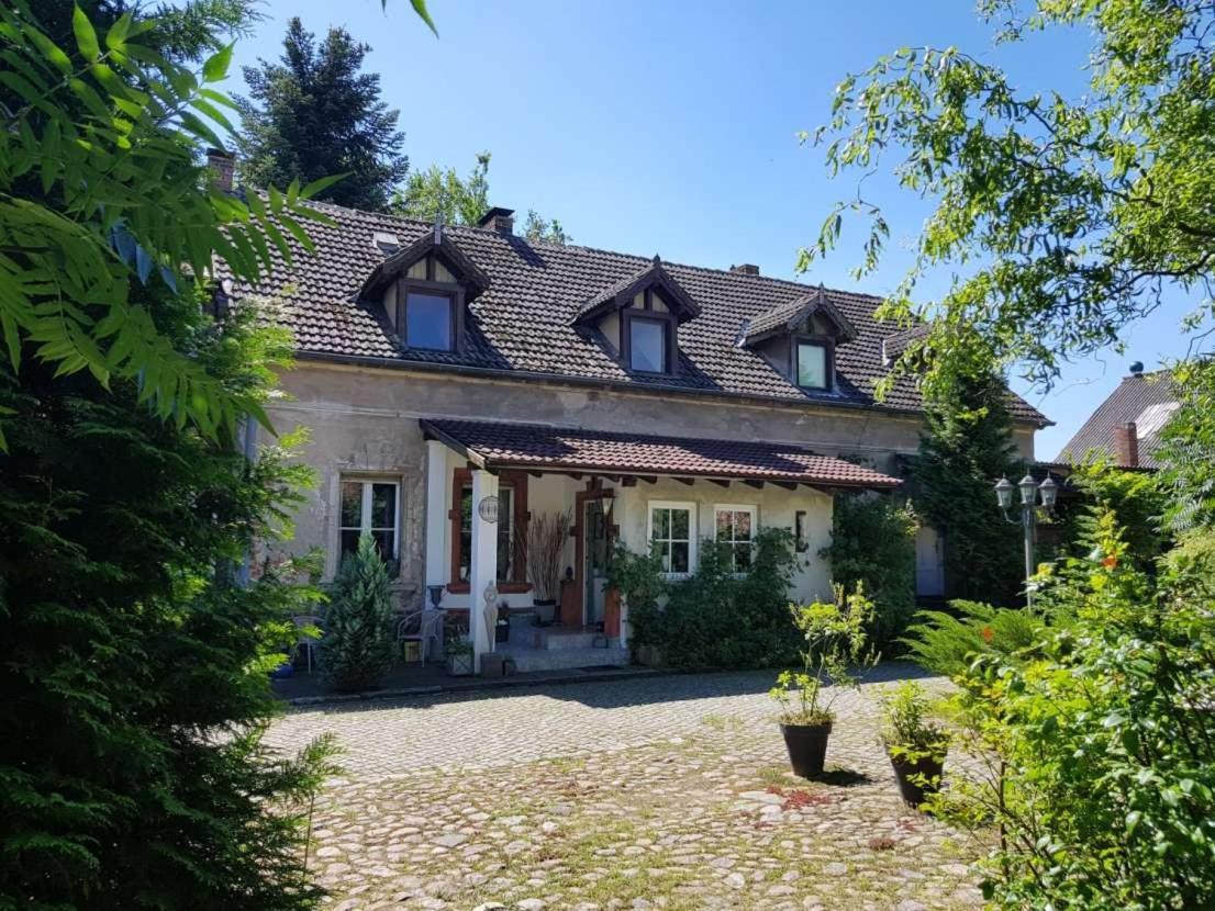 Ehemalige Bibliothek Apartment Fuer 2 Mit Kueche Kamin Netflix Parken Und Hofladen Steinhofel Luaran gambar
