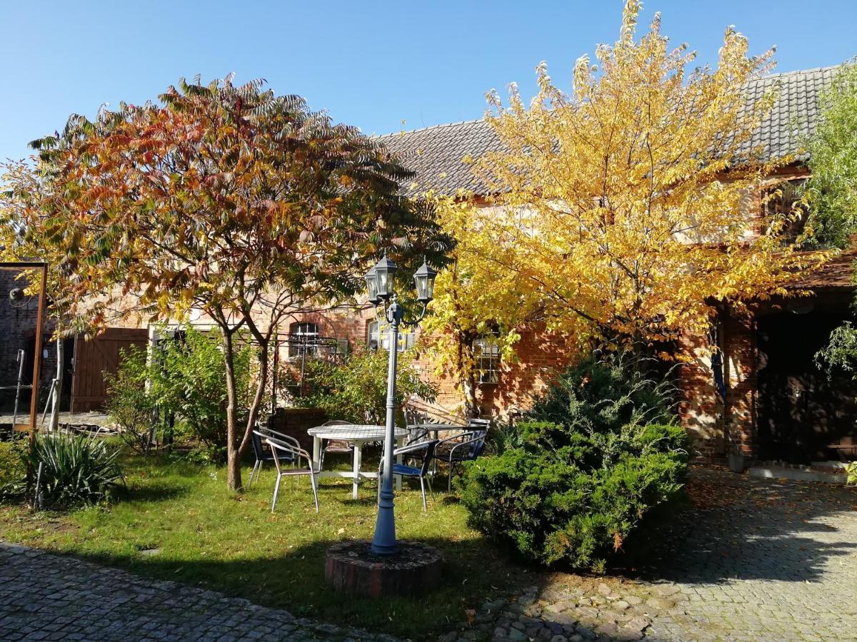 Ehemalige Bibliothek Apartment Fuer 2 Mit Kueche Kamin Netflix Parken Und Hofladen Steinhofel Luaran gambar