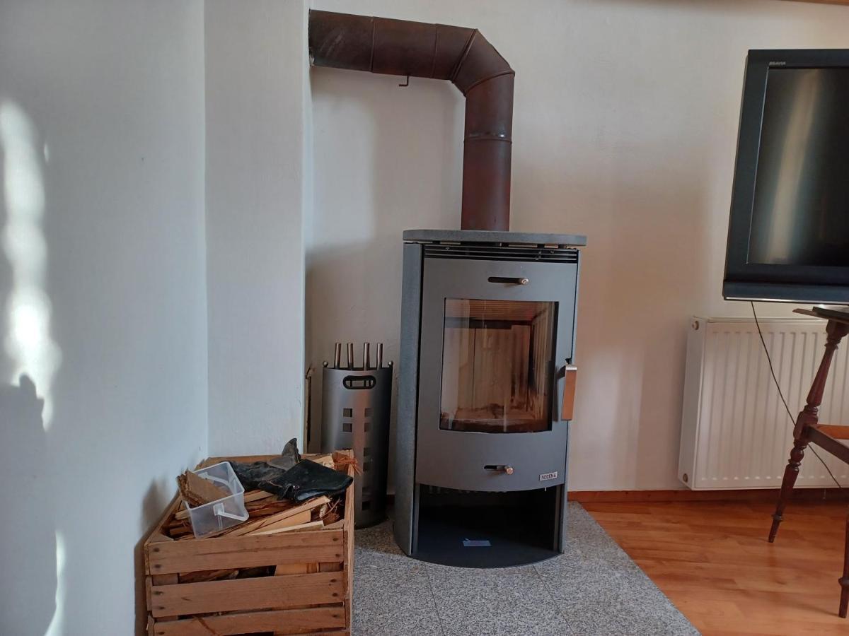 Ehemalige Bibliothek Apartment Fuer 2 Mit Kueche Kamin Netflix Parken Und Hofladen Steinhofel Luaran gambar