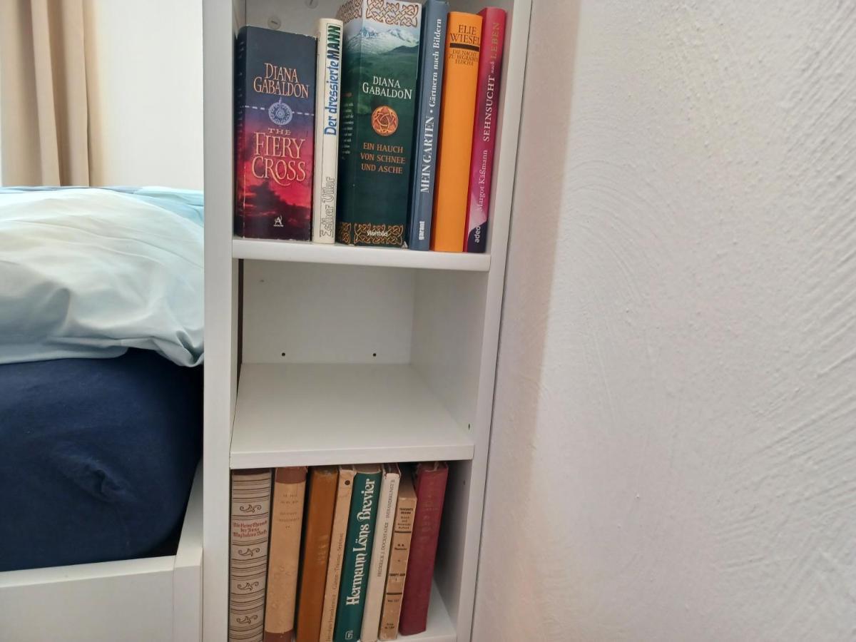 Ehemalige Bibliothek Apartment Fuer 2 Mit Kueche Kamin Netflix Parken Und Hofladen Steinhofel Luaran gambar