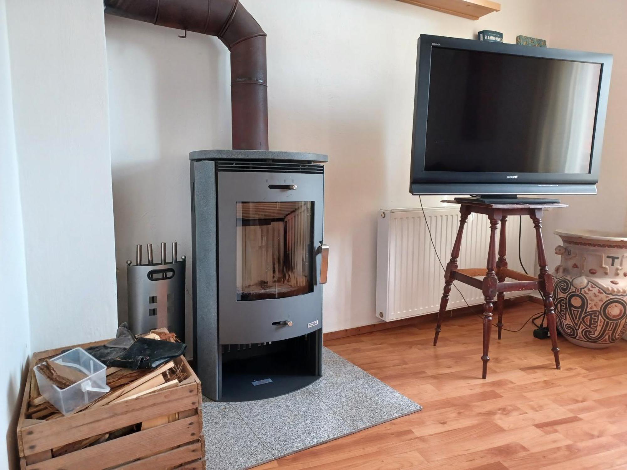 Ehemalige Bibliothek Apartment Fuer 2 Mit Kueche Kamin Netflix Parken Und Hofladen Steinhofel Luaran gambar