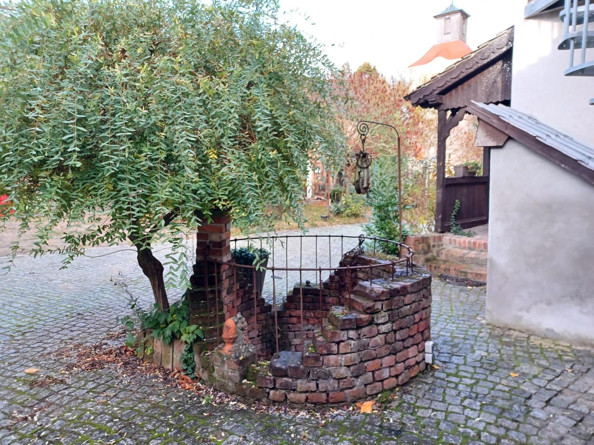 Ehemalige Bibliothek Apartment Fuer 2 Mit Kueche Kamin Netflix Parken Und Hofladen Steinhofel Luaran gambar